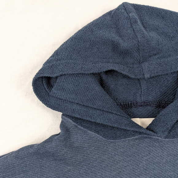 3 for $20 AE Cropped Hoodie - Picture 3 of 4